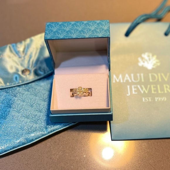 MAUI DIVERS Gold & Diamond Ring - Picture 13 of 17